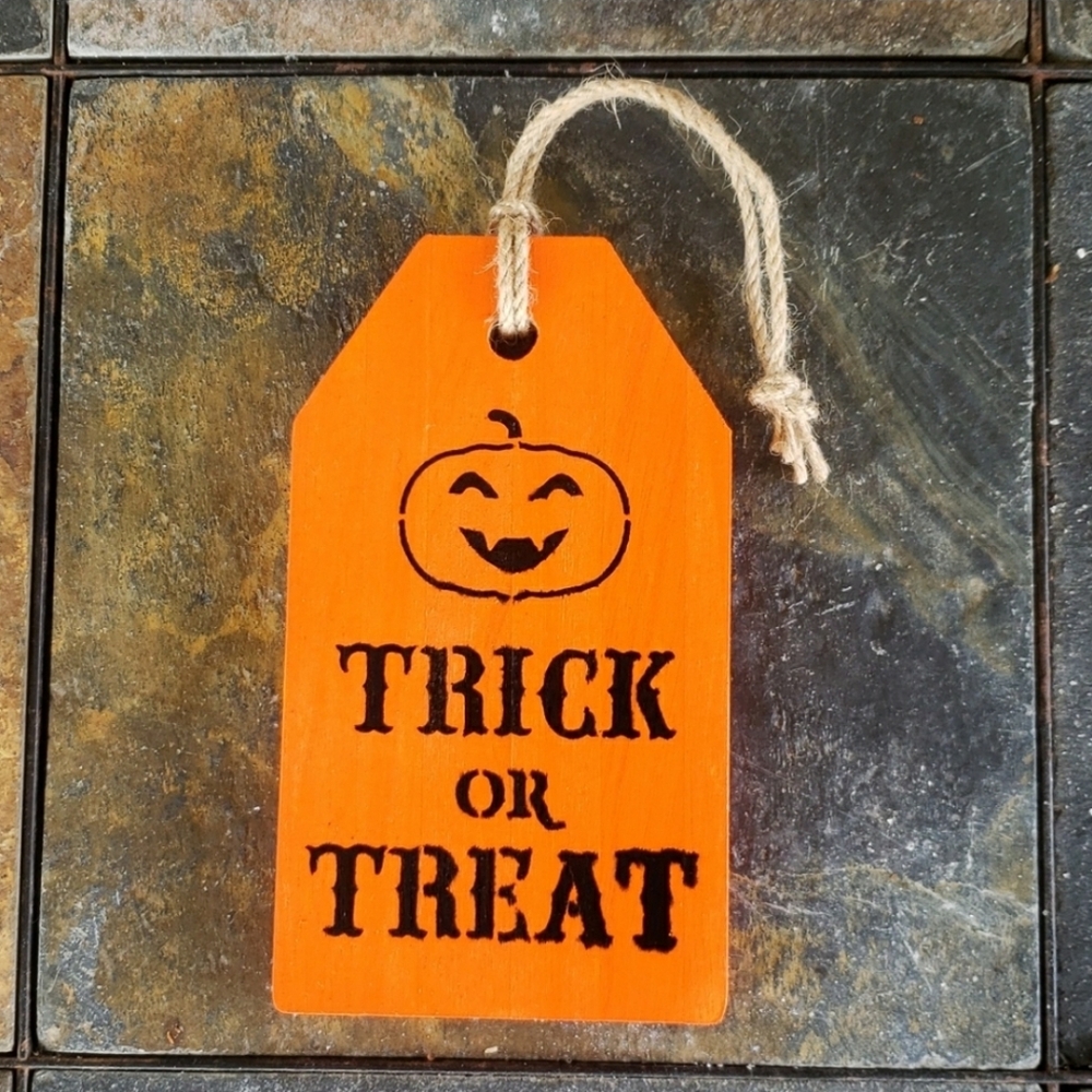 👻 Handcrafted🎃Trick Or Treat Wooden Tag Sign Double Sided